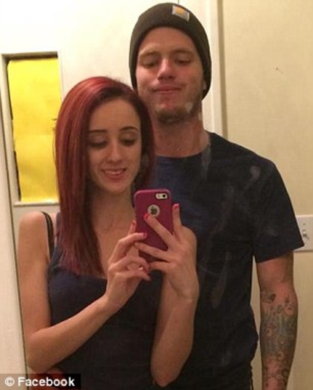 Couple Getting Ready To Eat Taco Bell Found Dead At Table, Then Cops Notice What’s Right Beside Them - picture 4
