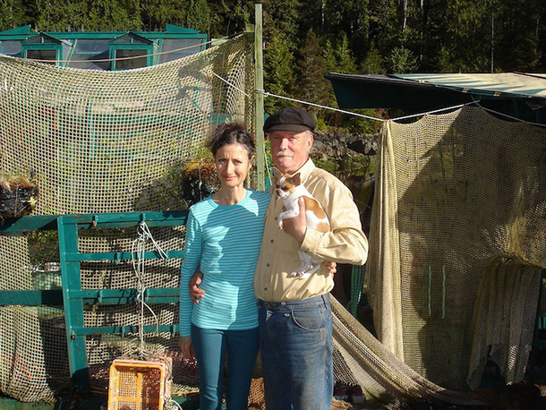 Couple Lives Off-the-Grid In A Floating Self Sustaining Home - picture 11