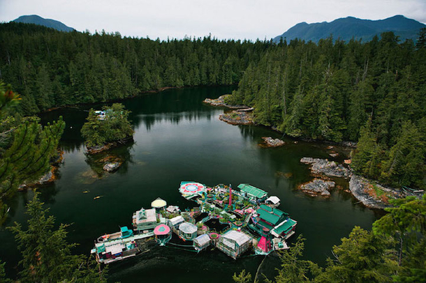 Couple Lives Off-the-Grid In A Floating Self Sustaining Home - picture 13