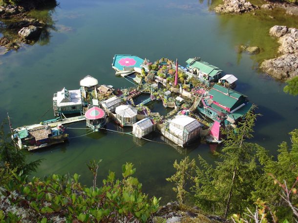 Couple Lives Off-the-Grid In A Floating Self Sustaining Home - picture 6