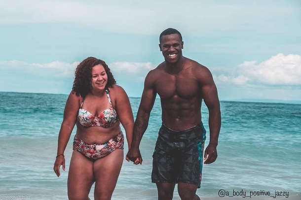 Couple posts photo at the beach, sends powerful message to women everywhere about body image - picture 2