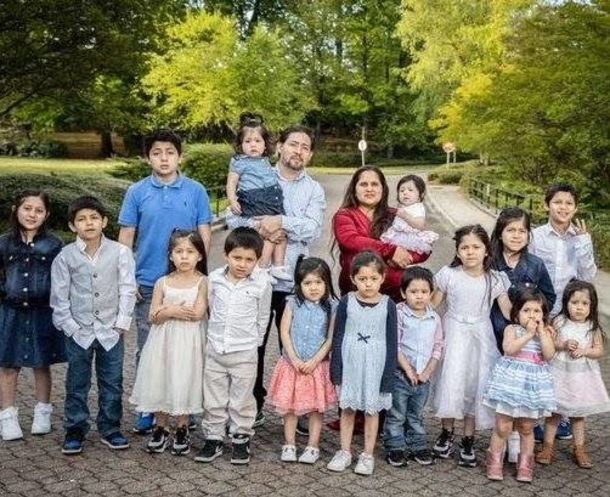 Couple with 16 kids is pregnant yet again – they have 3 sets of twins but still want more - picture 4