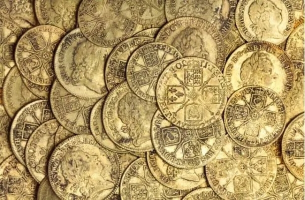 Couple's Kitchen Renovation Unearths 246 Rare Gold Coins Valued at Over $800,000 - picture 2