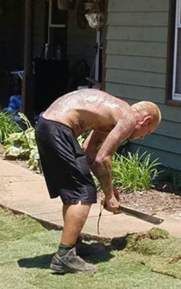 Cowboy Sees ‘Thug’ Outside House, Acts Fast When He Sees What He’s Doing - picture 3