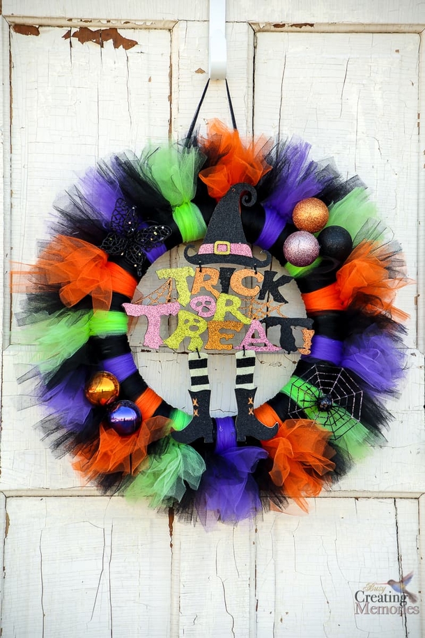 Crafty Halloween Wreaths Ideas & Projects For This Year - picture 2