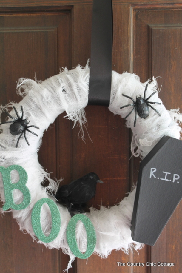 Crafty Halloween Wreaths Ideas & Projects For This Year - picture 5