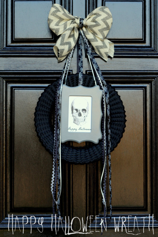 Crafty Halloween Wreaths Ideas & Projects For This Year - picture 8