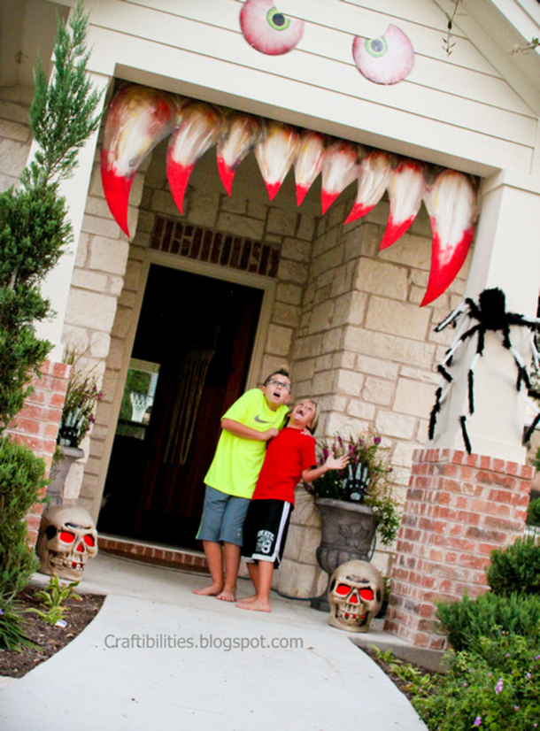 Creepy & Cool Halloween Door Decorations For 2022 - picture 11
