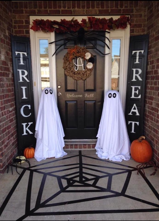 Creepy & Cool Halloween Door Decorations For 2022 - picture 6