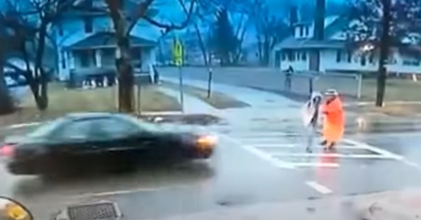 Crossing guard sacrifices their life to save little girl from out-of-control car - picture 2