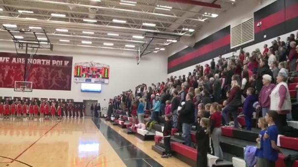 Crowd Completely Froze After National Anthem Didn’t Play. Then A Chilling Noise Overtook The Room - picture 3