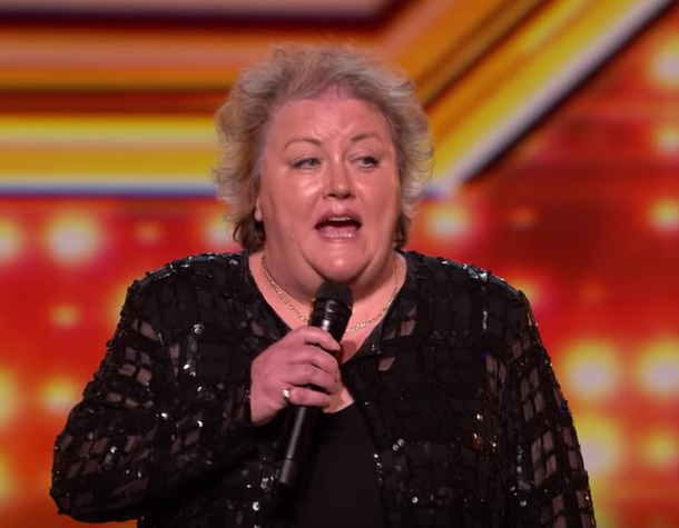 Crowd Giggles As Farmer Gets On Stage Until Her Voice Blows Them Away - picture 4