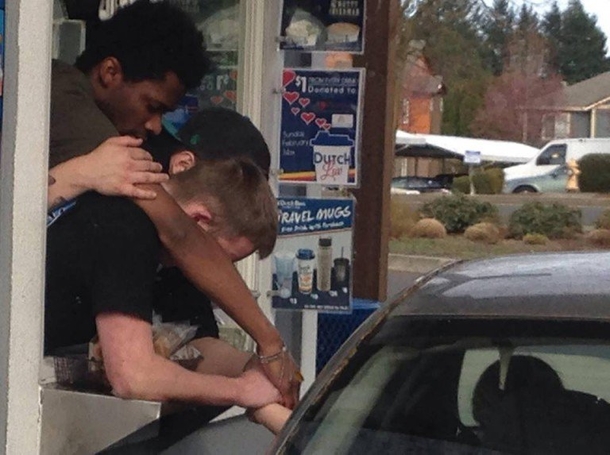 Customer Shocked By Workers Piling Out Window… Sees What They’re Holding - picture 3
