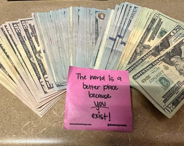 Customer Surprises Staff With $10,000 Tip; Leaves Everyone At Restaurant In Tears - picture 2