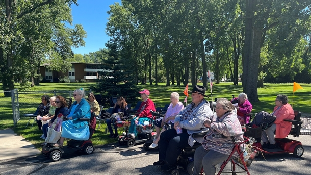 Cute Dogs Lead Their Elderly And Disabled Humans In The Most Adorable Parade Ever! - picture 5
