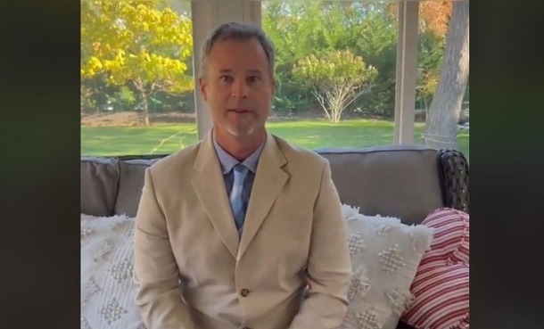Cute Little Girl Interrupts Father’s Fake Interview To Expose A Hilarious Truth - picture 3