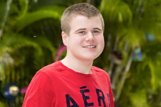 Dad Asks Autistic Son To Get Menu From Restaurant, Shocked To See How He’s Treated - picture 2
