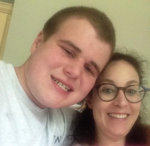 Dad Asks Autistic Son To Get Menu From Restaurant, Shocked To See How He’s Treated - picture 6