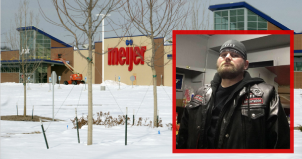 Dad Bothered By Everyone Staring At Him, Then Clerk Taps His Shoulder - picture 2