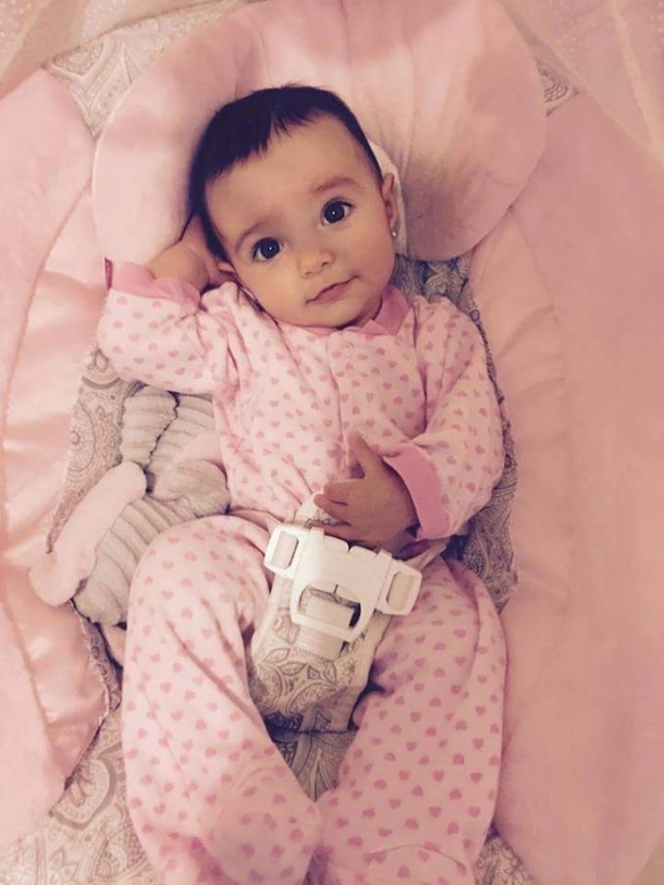 Dad delivers his baby girl's medication to ex – heart breaks once he steps into apartment - picture 3