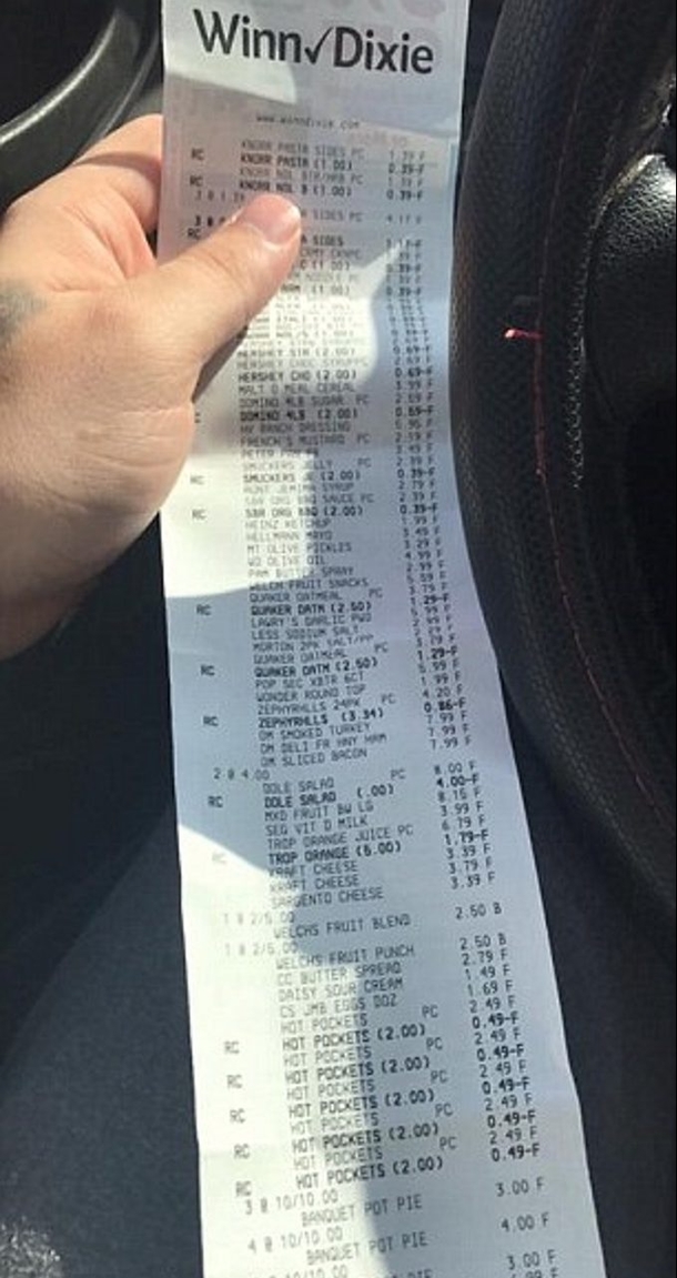 Dad delivers his baby girl's medication to ex – heart breaks once he steps into apartment - picture 4