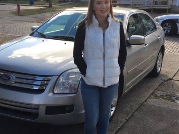 Dad Finds Secret Compartment In Teen Daughter’s Used Car, Breaks Down When He Sees Envelope - picture 3
