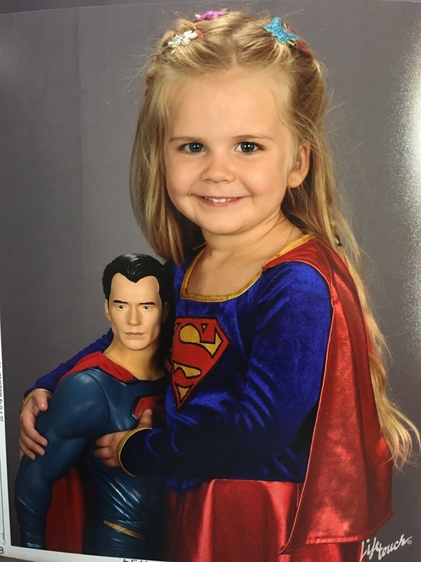 Dad Lets His Little Girl Pick Out Outfit For Picture Day. What She Wears Has Gone VIRAL - picture 2