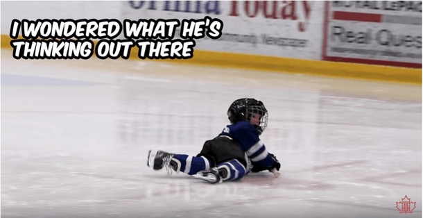 Dad sticks microphone on his son during hockey practice and everyone is in laughter - picture 2