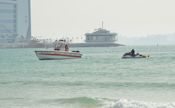 Dad Stops Lifeguards From Rescuing Drowning Daughter For 1 Reason - picture 3