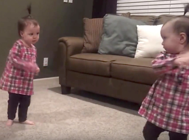 Daddy Begins To Play His Guitar. These Baby Girls’ Reaction Had Me Smiling All Day - picture 2