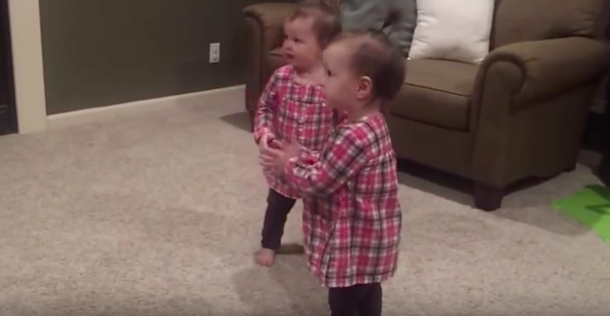 Daddy Begins To Play His Guitar. These Baby Girls’ Reaction Had Me Smiling All Day - picture 5