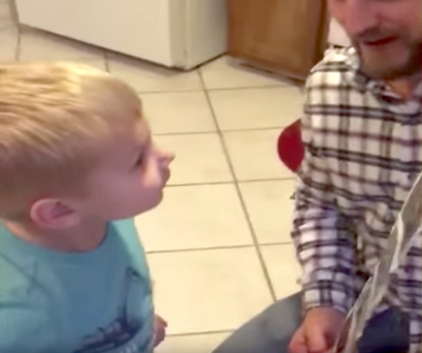 Daddy Shows Toddler Ultrasound Pictures, 2 Word Reply Has Internet Cracking Up - picture 2