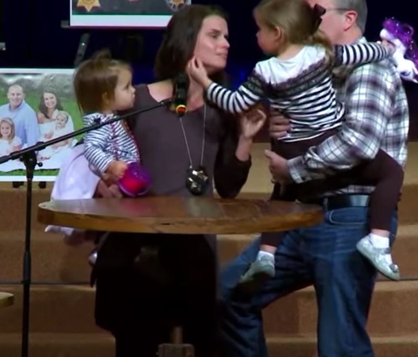 Daughter Of Slain Cop Interrupts Service. Gives Special Message To Mom That Brings Everyone To Tears - picture 4