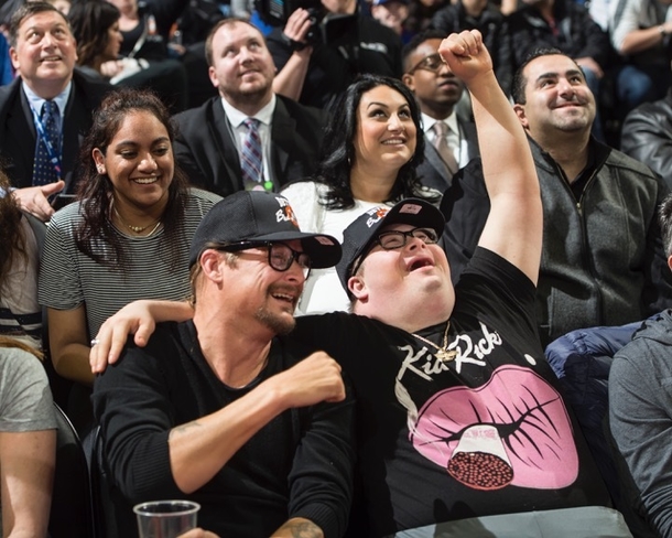 Days After A Show, Kid Rock Posts Heartbreaking News - picture 2