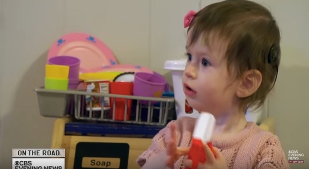 Deaf 2-year-old Girl moves into new neighborhood, her parents discover neighbors conduct meeting they couldn't ignore - picture 2