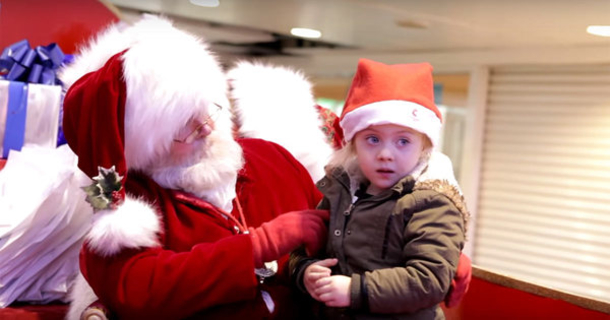 Deaf Girl Can’t Speak With Santa, So He Does Something BEAUTIFUL. Total Heartmelt. - picture 4