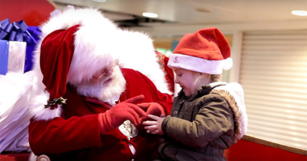 Deaf Girl Can’t Speak With Santa, So He Does Something BEAUTIFUL. Total Heartmelt. - picture 5