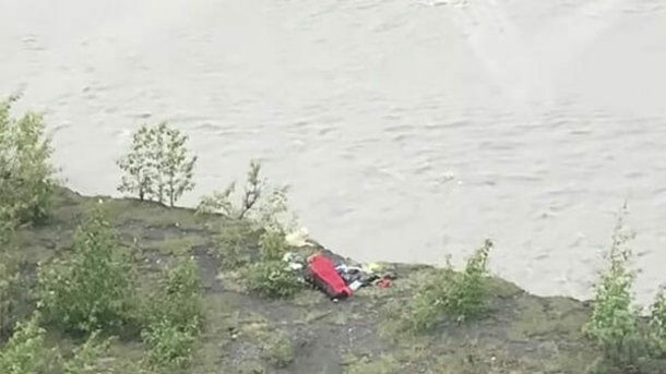 Deaf hiker falls 700 feet, but when she's found, she isn’t alone - picture 4