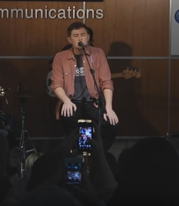Dedicated To Those Who Lost Loved Ones, Scotty McCreery Sings “Christmas In Heaven,” To Deliver Hope And Joy To Your Holidays - picture 2