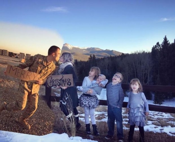 Deployed Airman’s Wife Bursts Into Tears Once She Spots What's Inside This Christmas Photo (Photos) - picture 3