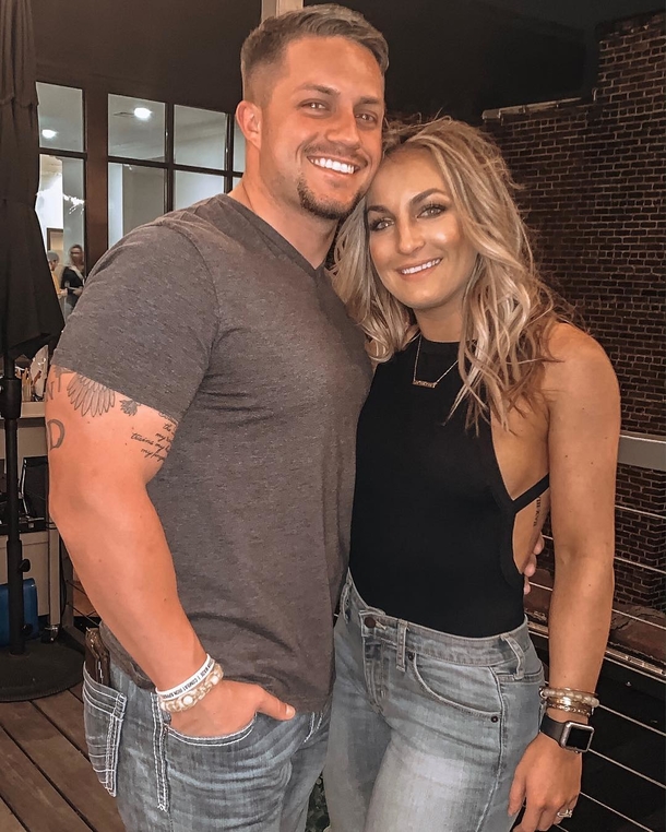 Deputy rescues his wife by pushing her out the way of crash – after 23 days in coma he just woke up - picture 3