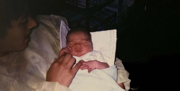 Desperate Pregnant Mom Chose Adoption - 33 Years Later, She's Reunites With Son After A DNA Test - picture 2