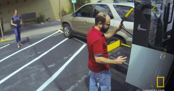 Disability Van Driver Serves Ultimate Justice to Woman Illegally Parked in Restaurant's Handicap Space - picture 2