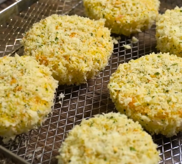 DIY Air-Fried Crispy Cheese Onion Potato Cakes Recipe - picture 2