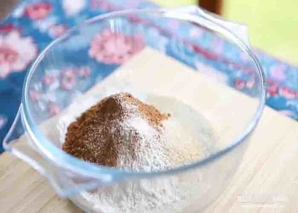 DIY Glazed Cinnamon Roll Muffins Recipe - picture 2