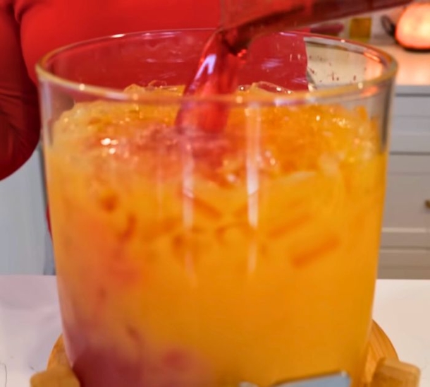 DIY Grapefruit And Cranberry Drink Packed With Flavor! (Recipe) - picture 3