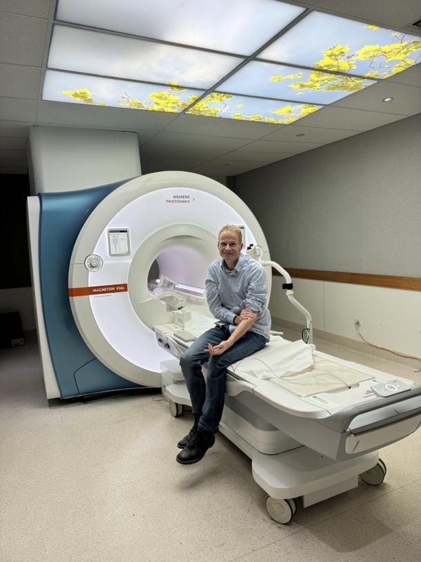 Doctor Remains Cancer-Free After Incurable Brain Tumor Diagnosis, Thanks to His Own Treatment - picture 2