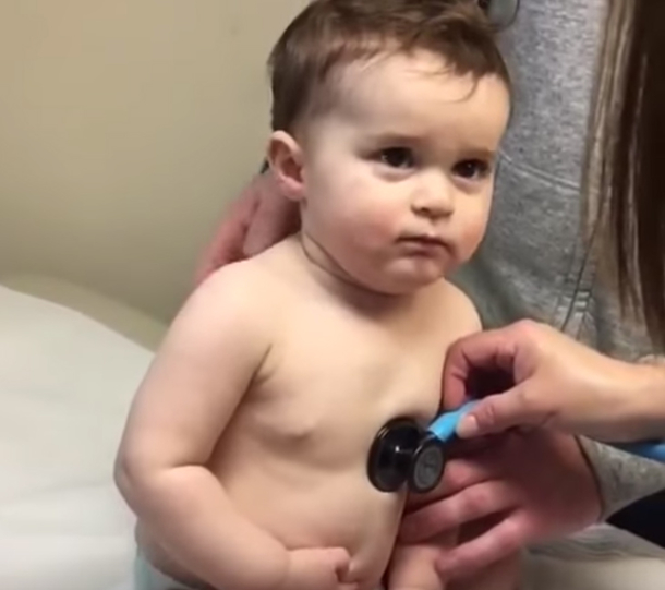 Doctor's Office Is Caught Off Guard As Baby Makes A Move That Is Now Going Viral - picture 2