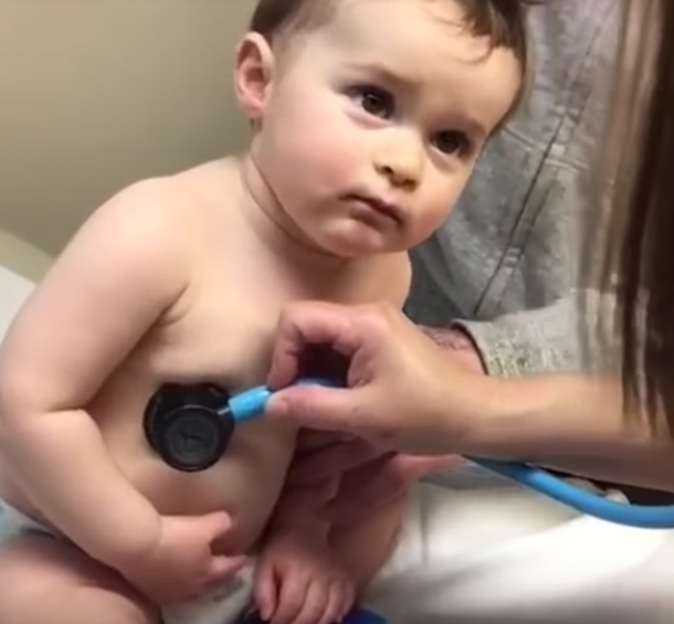 Doctor's Office Is Caught Off Guard As Baby Makes A Move That Is Now Going Viral - picture 3