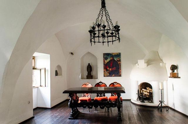 Dracula's Castle Is Up For Sale And It Is Pretty Amazing - picture 13